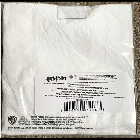 24 metallic Harry Potter Hogwarts crest paper napkins nwt - Picture 2 of 2